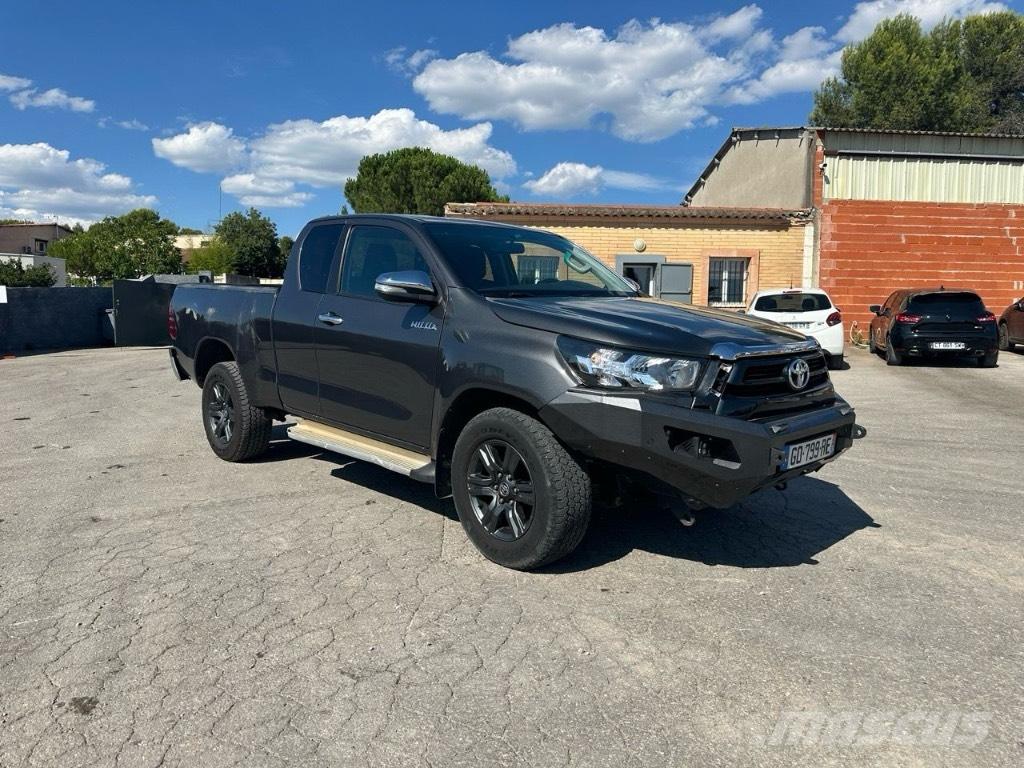 Toyota Hilux 汽車