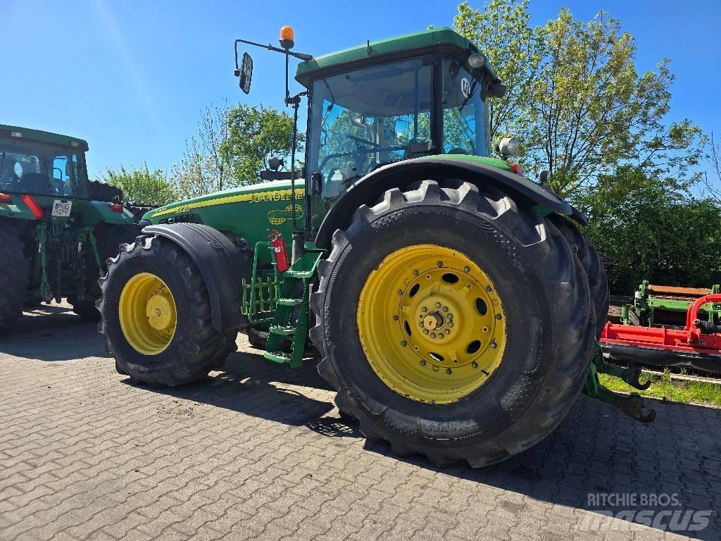 John Deere 8320 曳引機