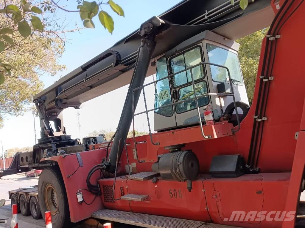Kalmar DRT 450 前伸型堆積機