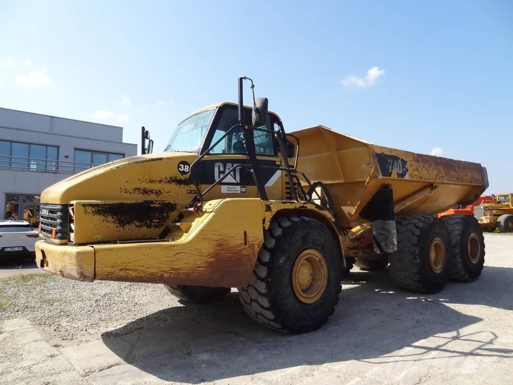 CAT 740 鉸接式起吊車