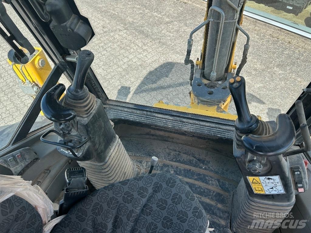New Holland B 100 C 反鏟裝載機