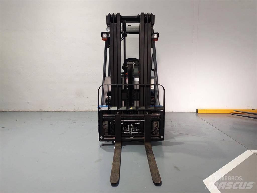  SEF25C 電動堆高機