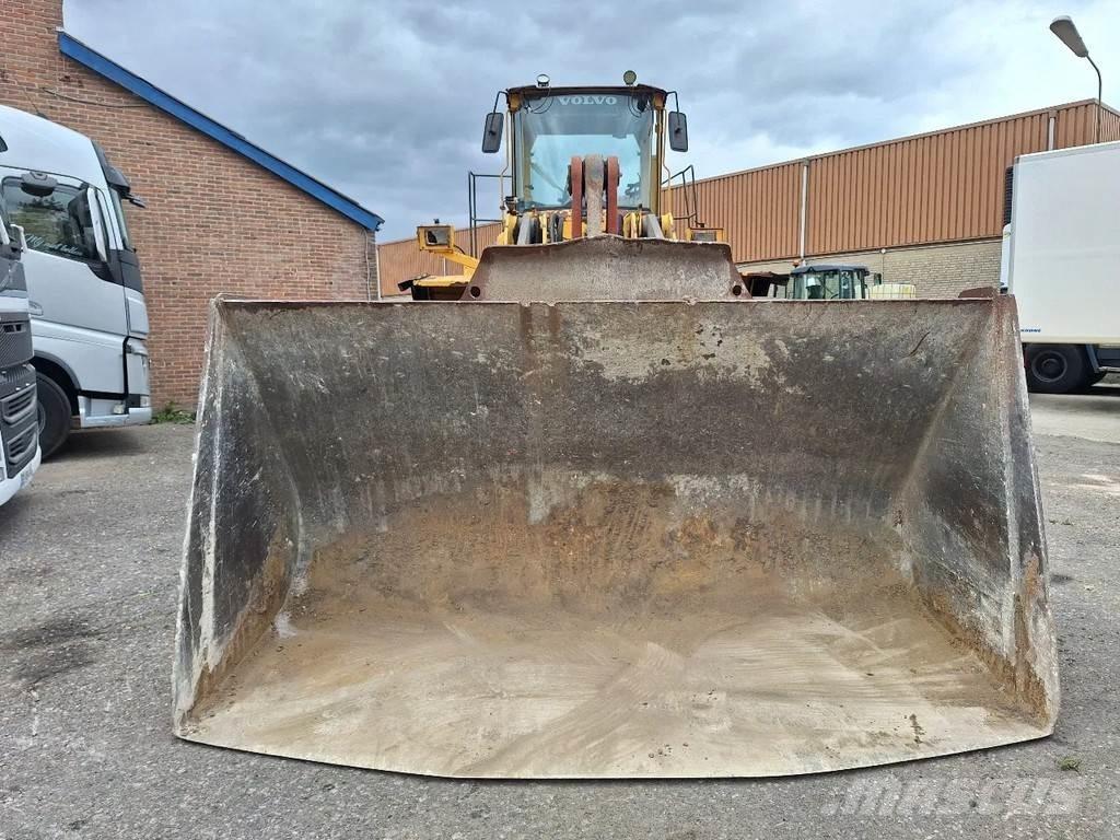 Volvo L220D 輪胎式裝載機
