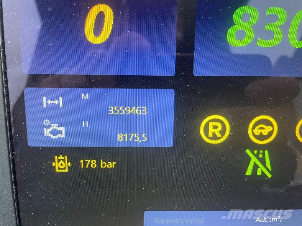 Komatsu 951 收穫機