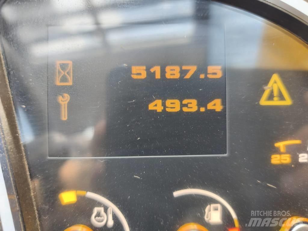 JCB 535-140 伸縮臂操作車