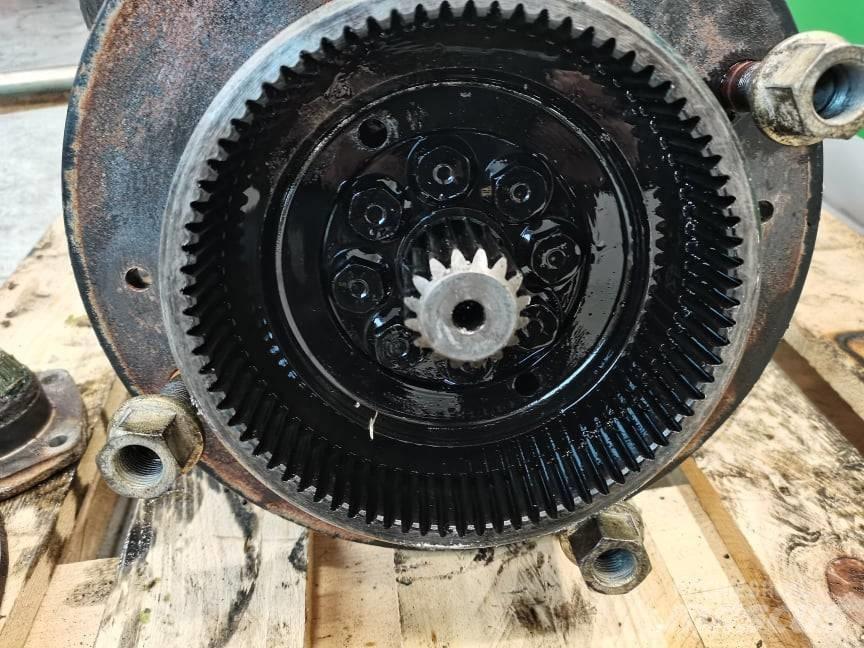 JCB 520-40 reducer 軸
