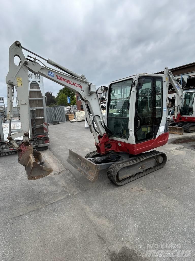 Takeuchi TB 228 小型挖土機/掘鑿機<7t(小型挖掘機)