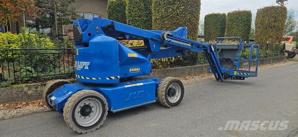 JLG E450aj 曲臂高空作業車