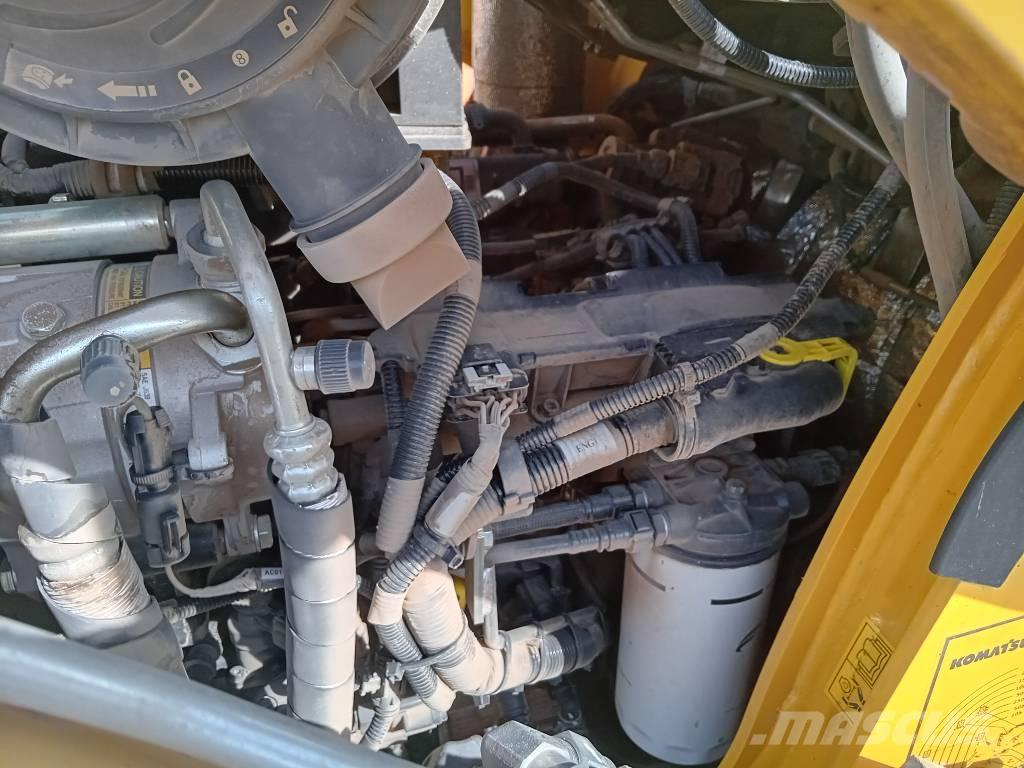 Komatsu WB 97 S-8 反鏟裝載機