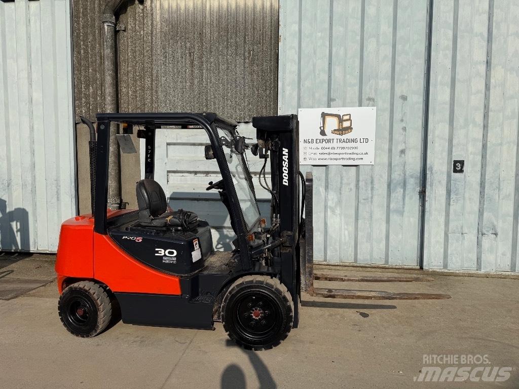 Doosan D 30 柴油卡車