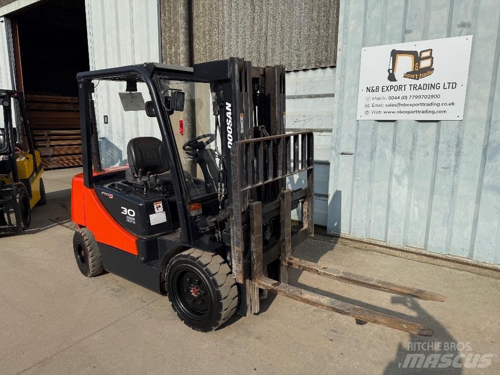 Doosan D 30 柴油卡車