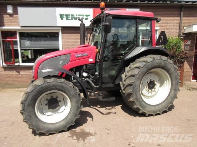 Valtra A93 HITECH 曳引機