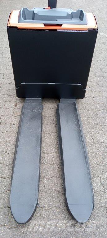 Toyota LWE 200 行走控制式堆積機