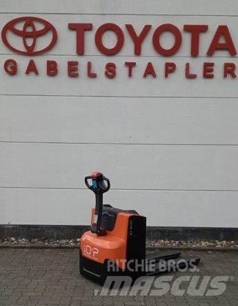 Toyota LWE 200 低架升降機
