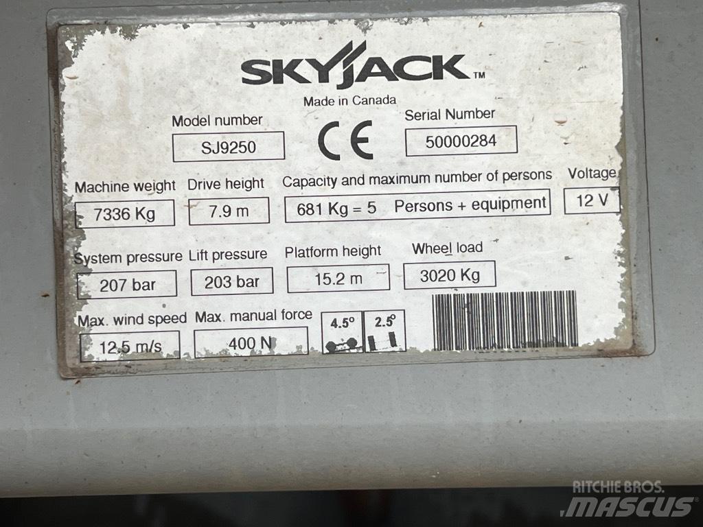 SkyJack SJ 9250 剪式升降機