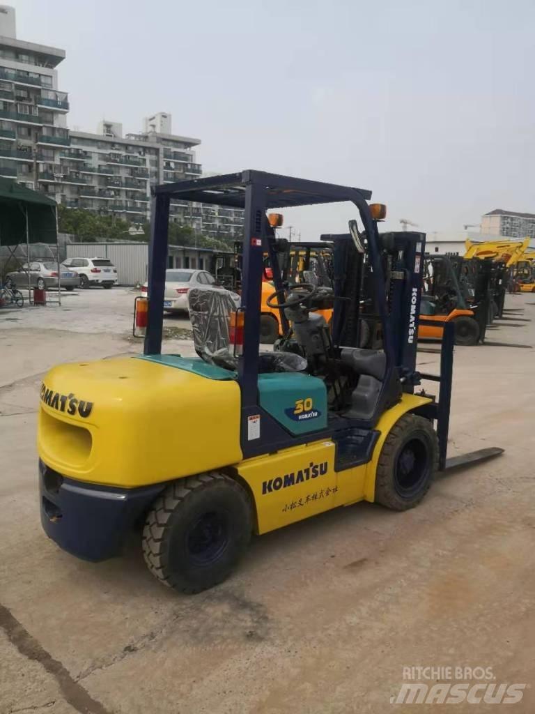 Komatsu FD 30 T-14 柴油卡車