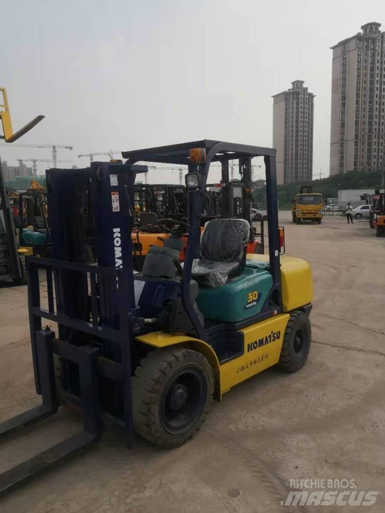 Komatsu FD 30 T-14 柴油卡車