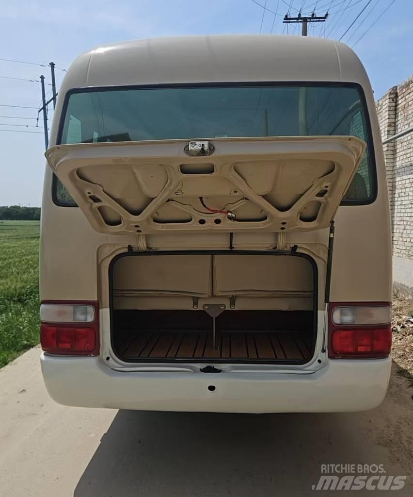 Toyota Coaster Bus 迷你巴士