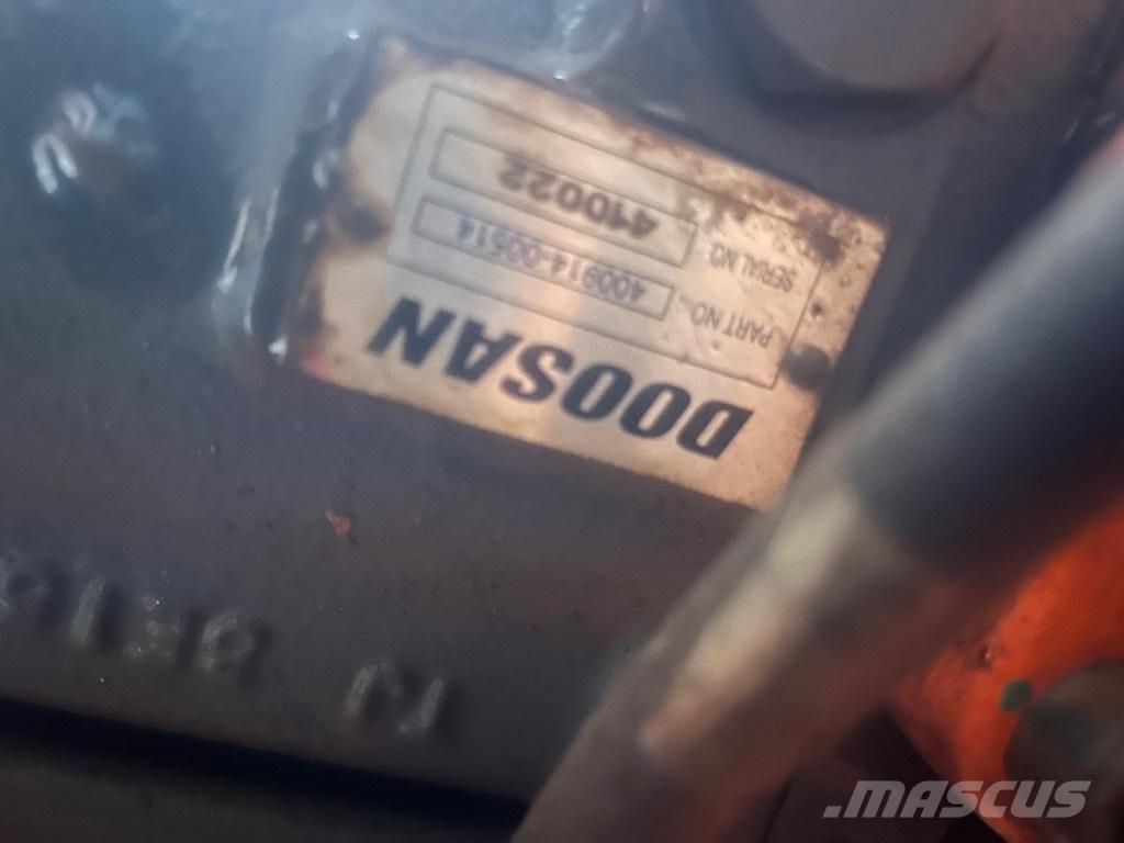 Doosan DX 140 履帶式 挖土機/掘鑿機/挖掘機