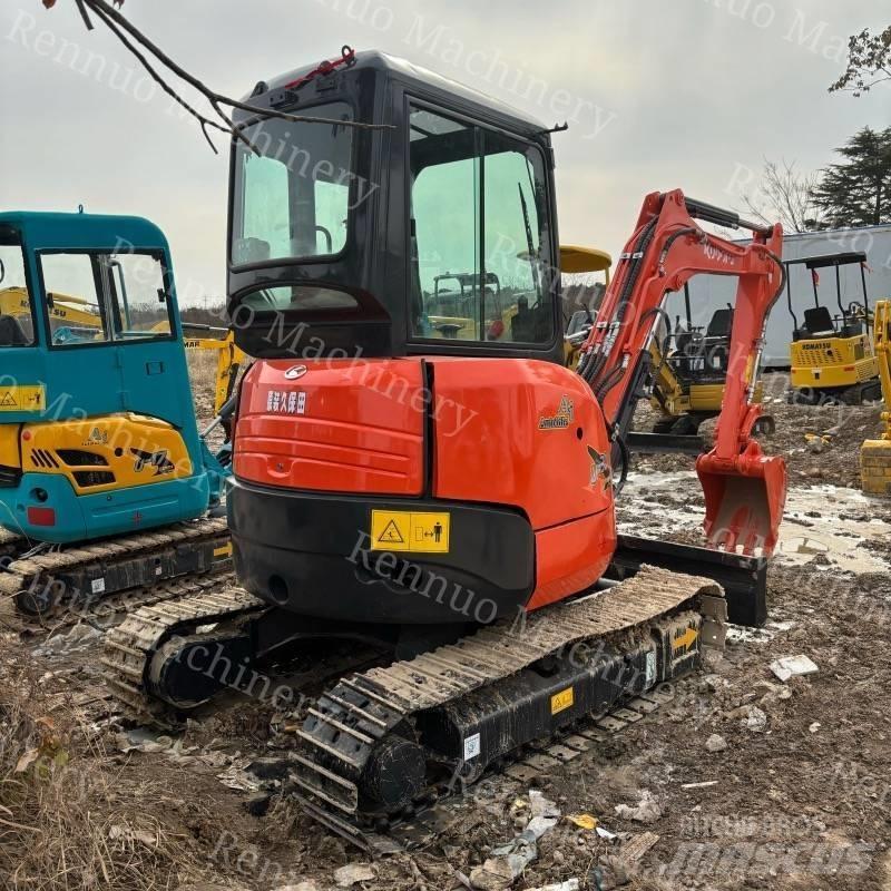 Kubota U 30 小型挖土機/掘鑿機<7t(小型挖掘機)