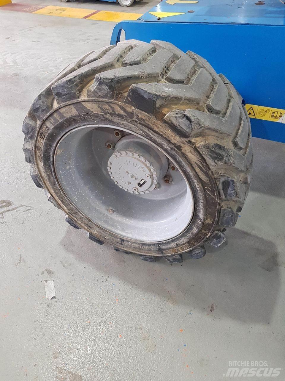 Genie S85 伸縮臂高空作業車