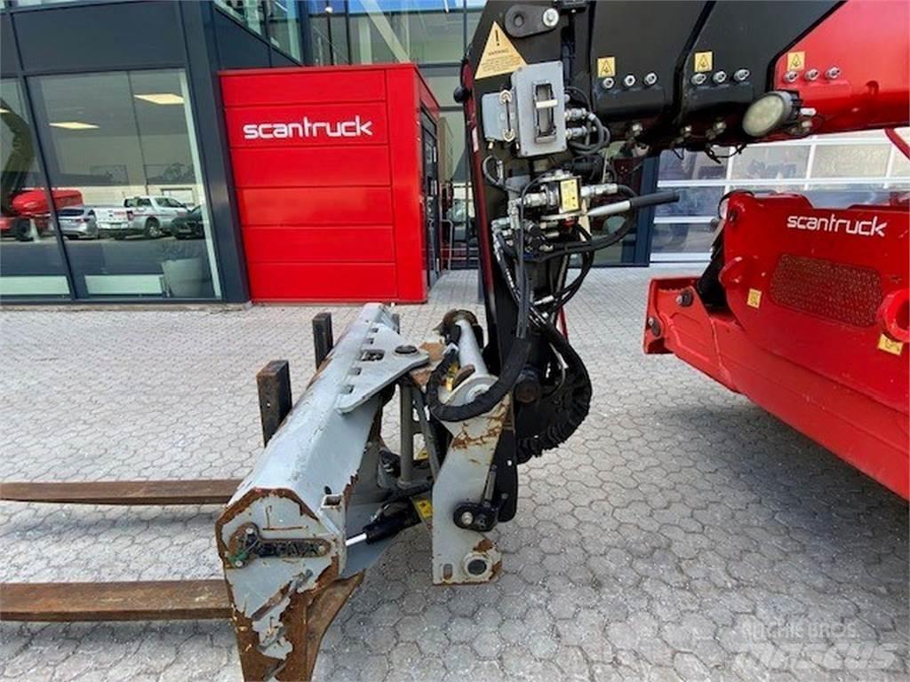 Manitou MRT2470 P+ 伸縮臂操作車