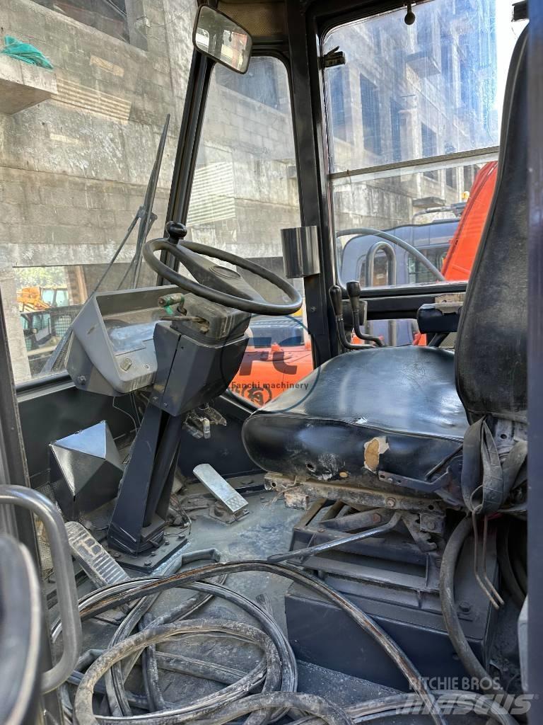Komatsu WA 320 輪胎式裝載機