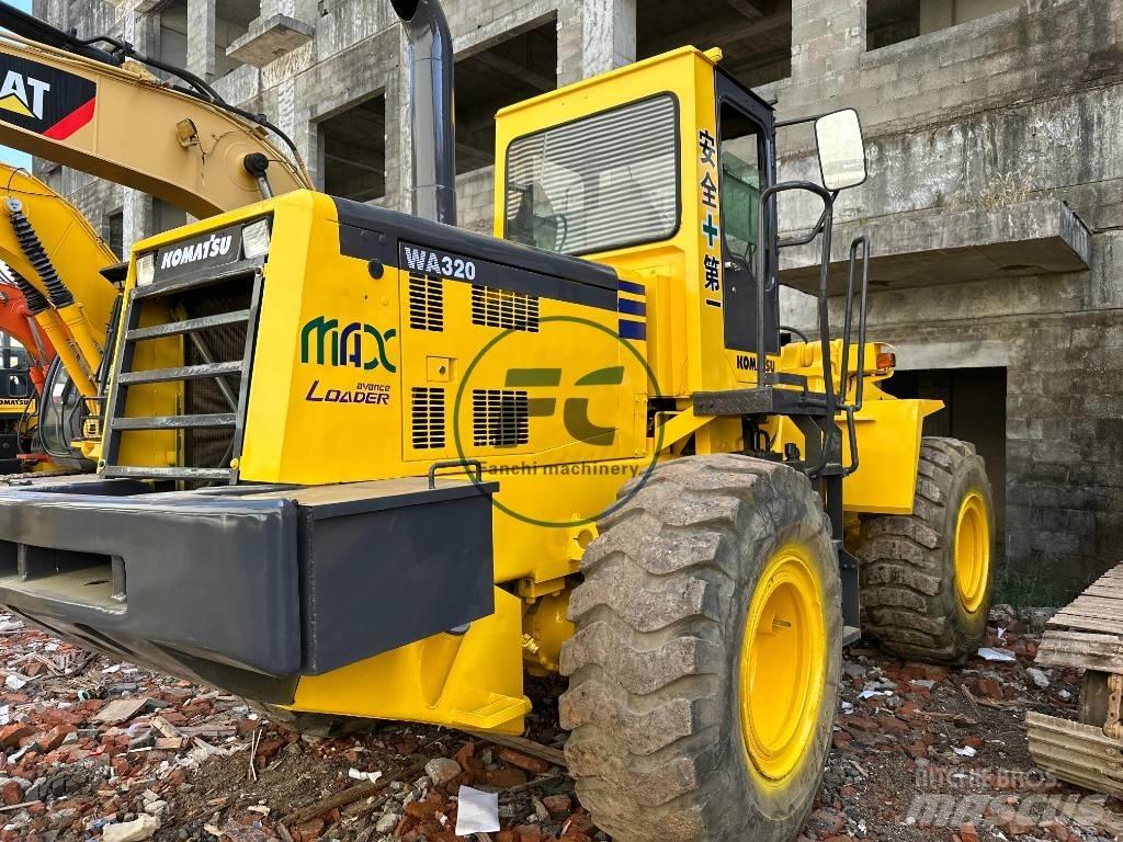 Komatsu WA 320 輪胎式裝載機