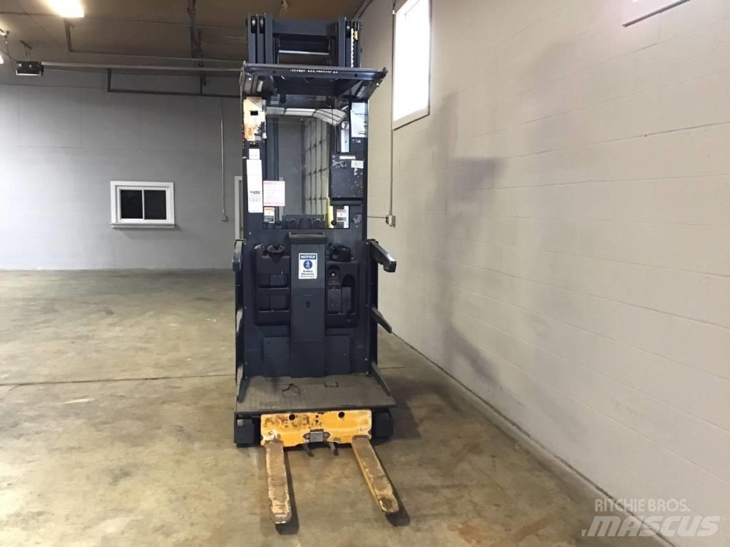 Jungheinrich EKS208 中端式裝載機