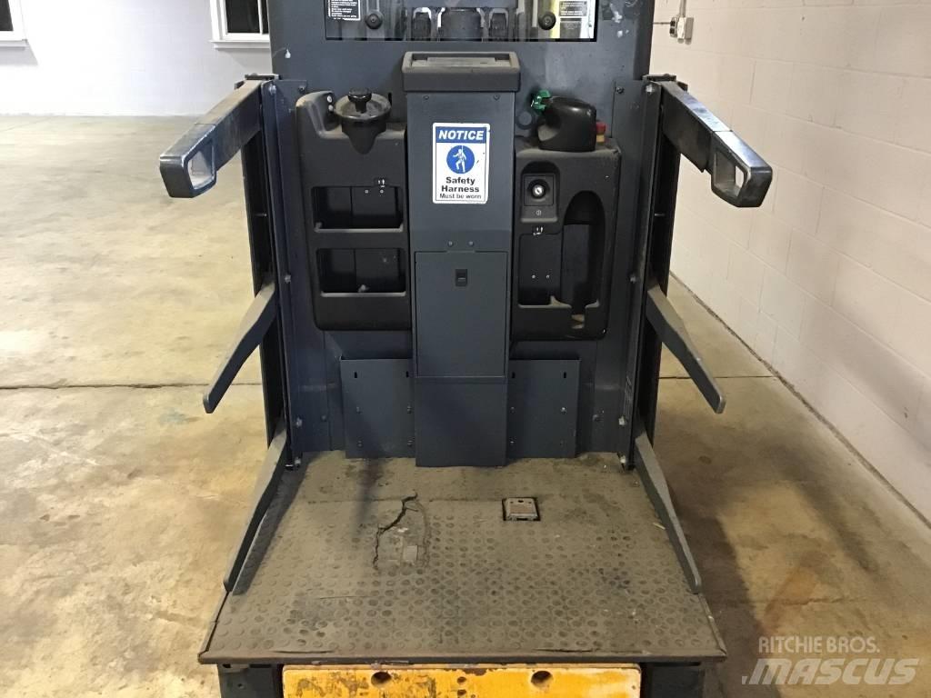 Jungheinrich EKS208 中端式裝載機