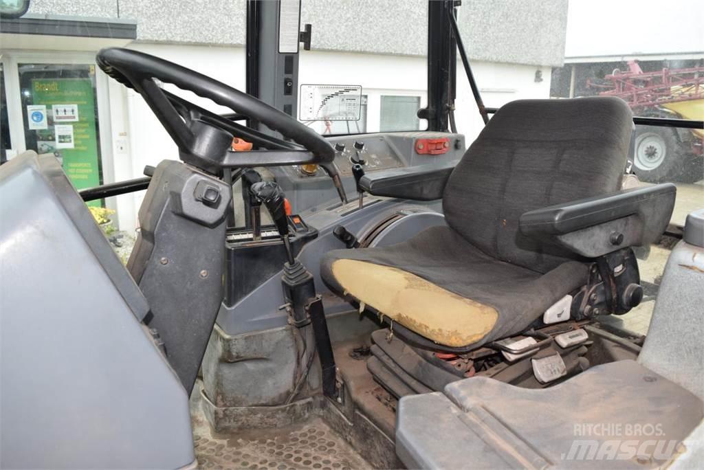 New Holland 8340 曳引機