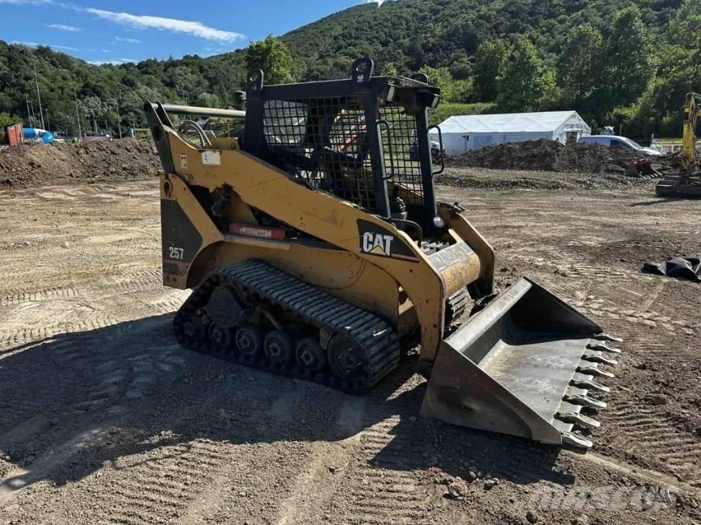 CAT 257 推土機