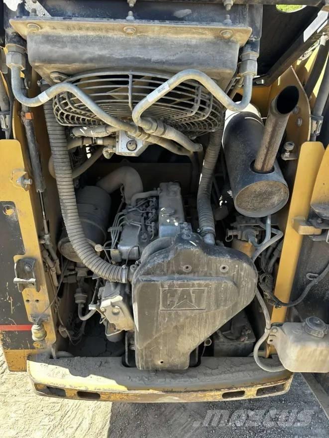 CAT 257 推土機