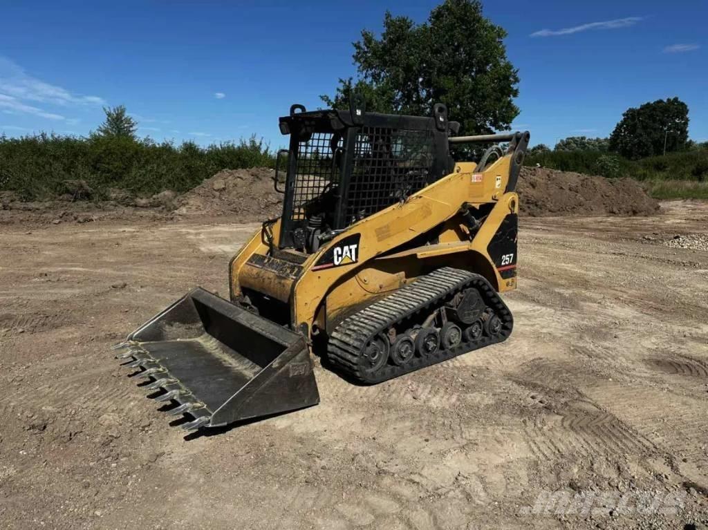CAT 257 推土機