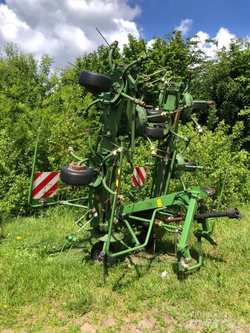 Krone KW 8.82/8 耙與翻草機