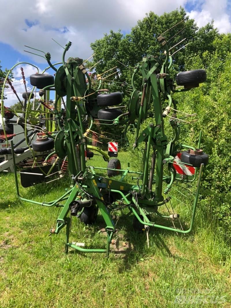 Krone KW 8.82/8 耙與翻草機