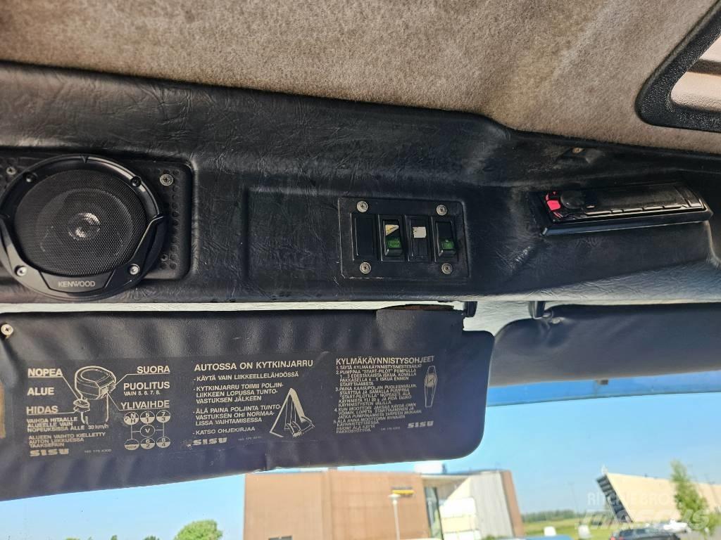 Sisu SM300 8X2 林業運輸車
