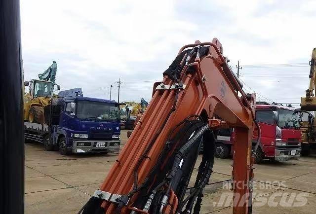 Hitachi 30 小型挖土機/掘鑿機<7t(小型挖掘機)