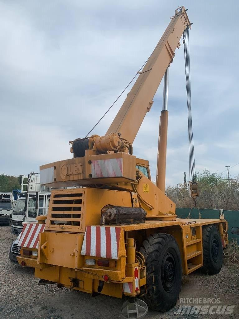 Coles husky 全路面起重機/吊車