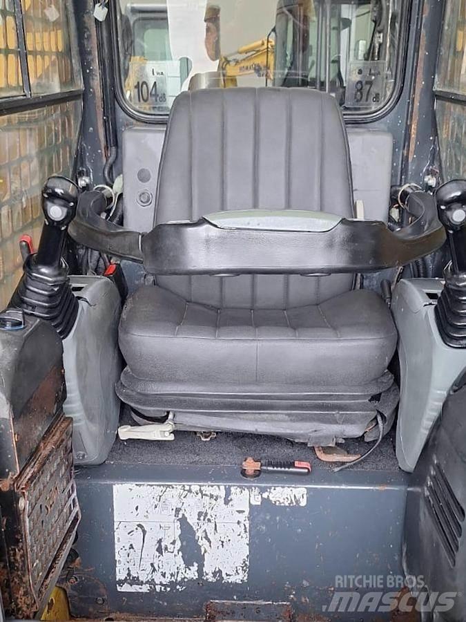 Komatsu CK35 小型裝載機
