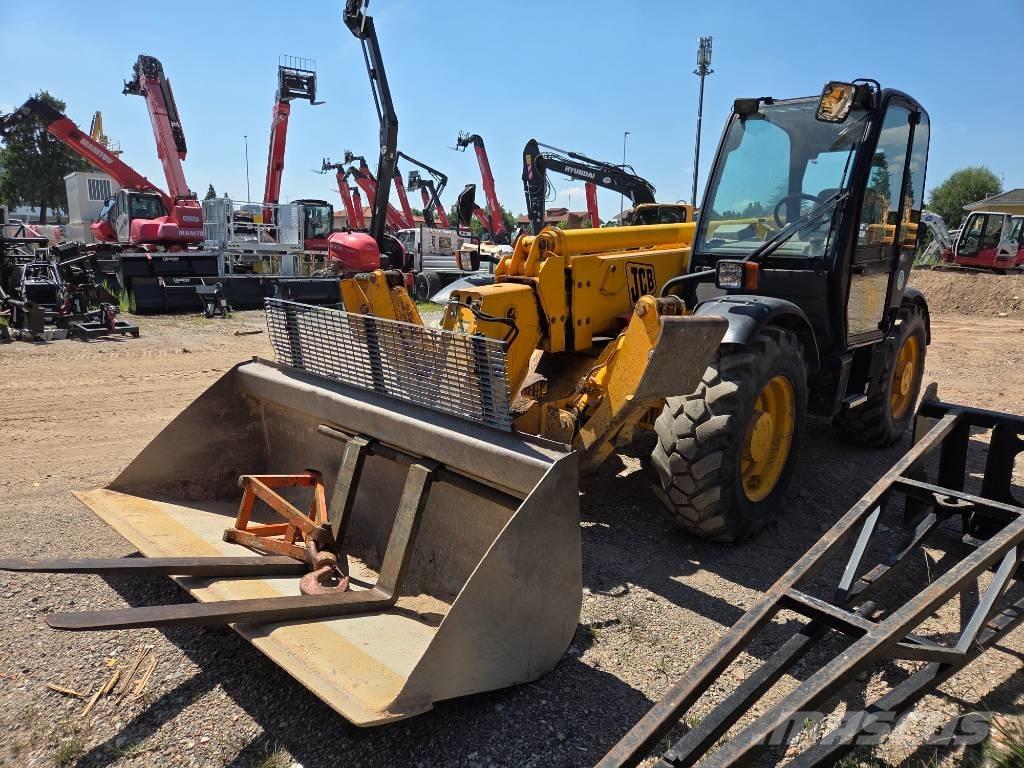 JCB 532-120 伸縮臂操作車