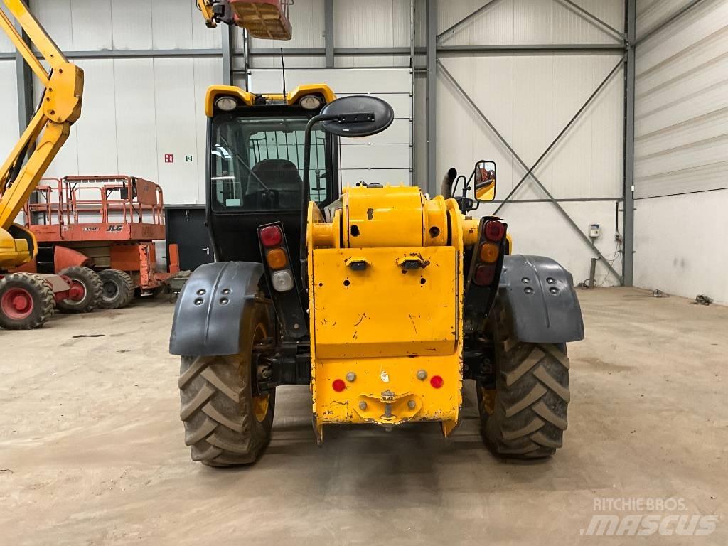 JCB 535-125 伸縮臂操作車