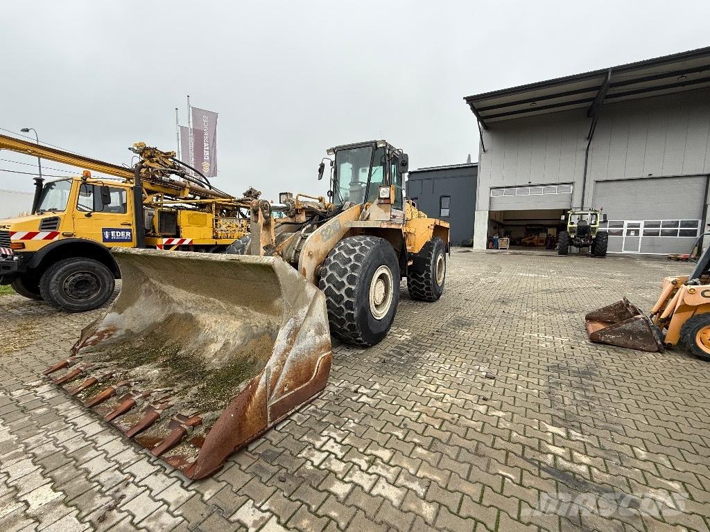 CASE 821 B 輪胎式裝載機