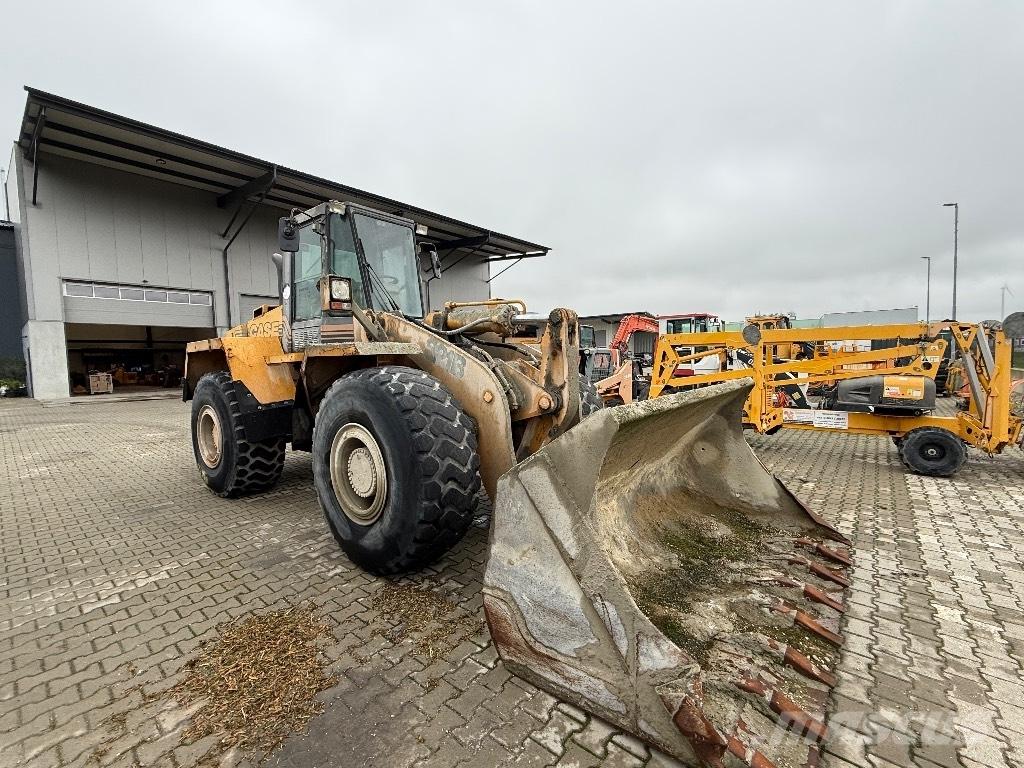 CASE 821 B 輪胎式裝載機