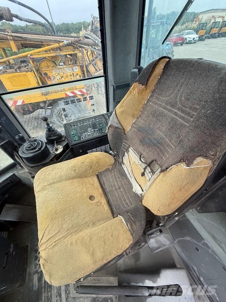 CASE 821 B 輪胎式裝載機