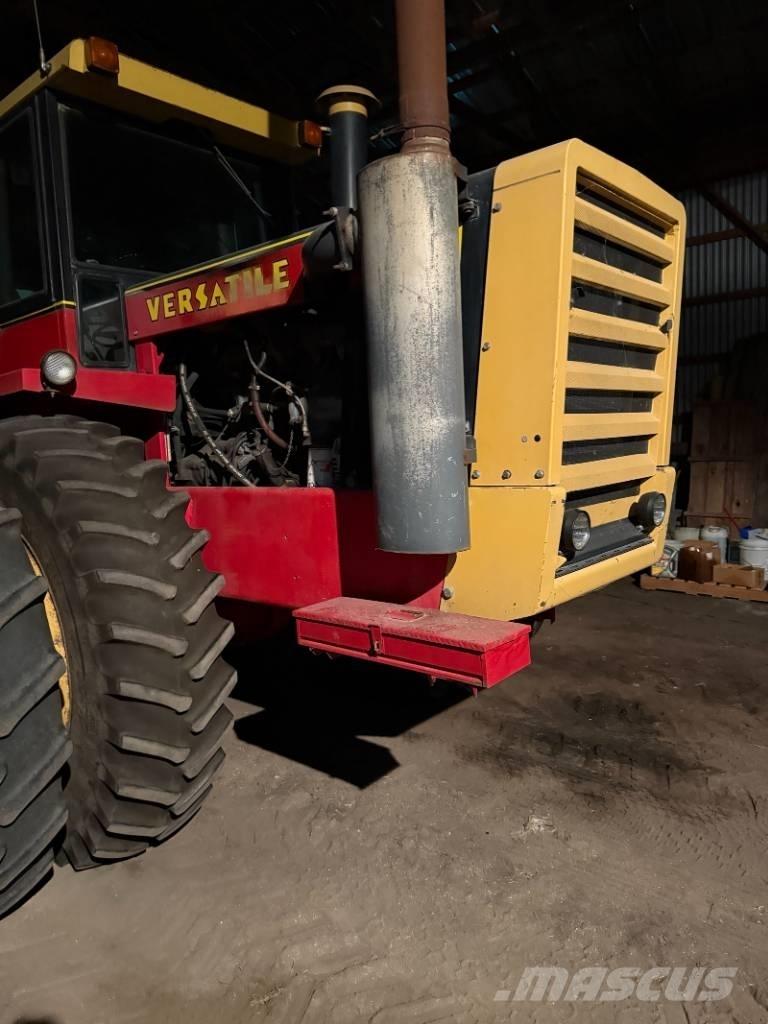 Versatile 835 曳引機
