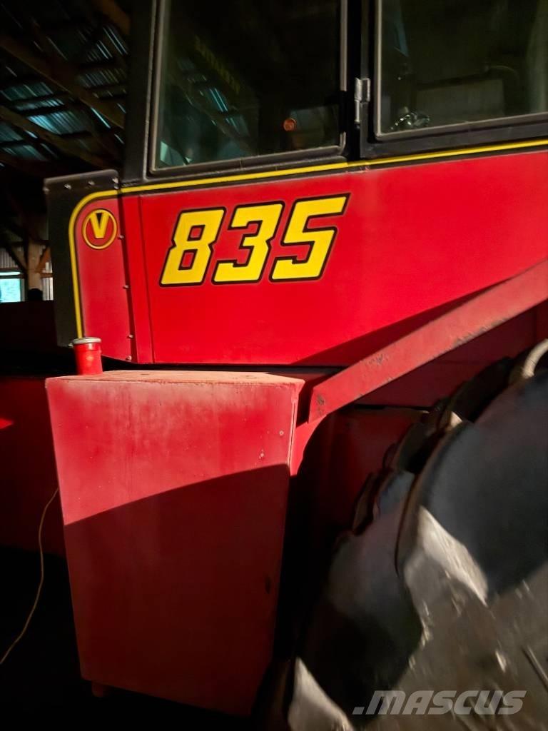 Versatile 835 曳引機