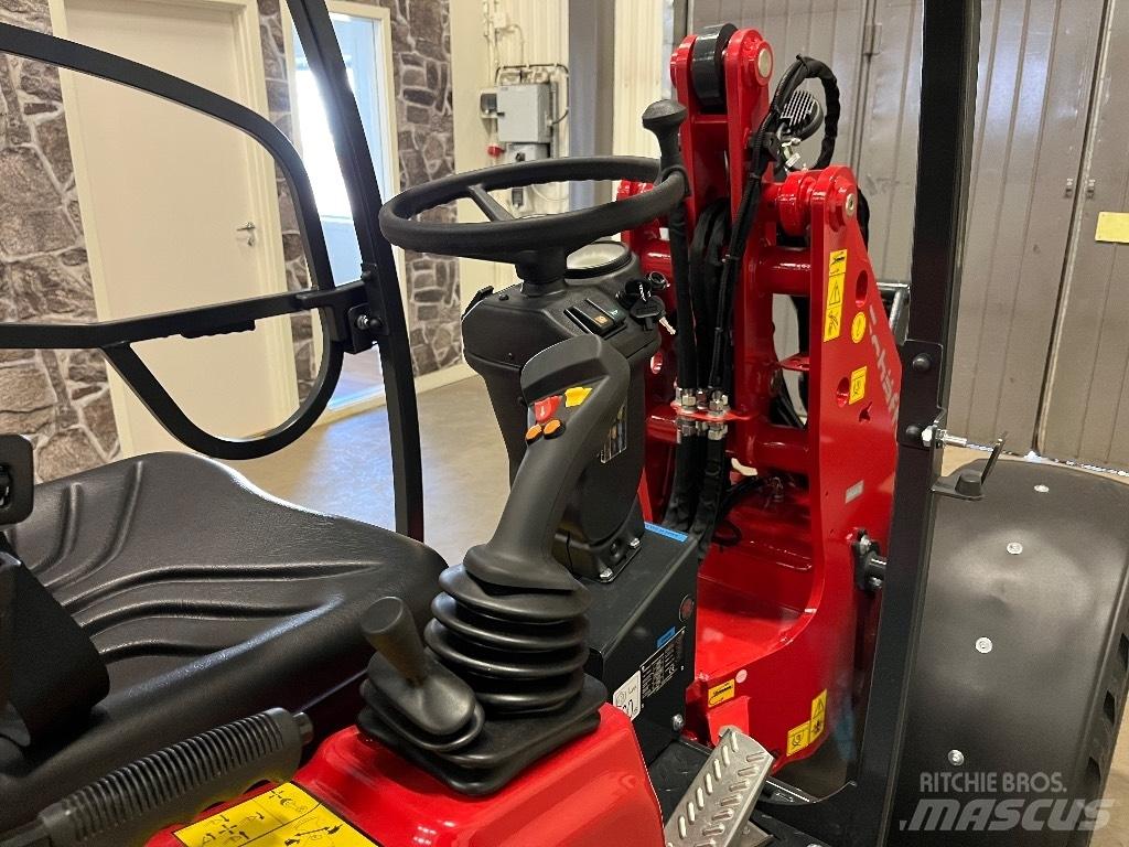 Schäffer 2630 農業用伸縮臂裝載機