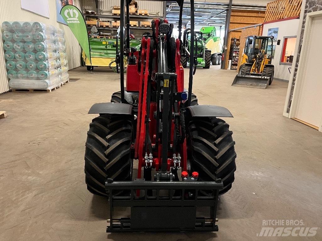 Schäffer 2630 農業用伸縮臂裝載機