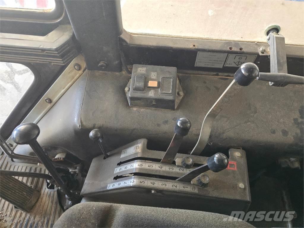 Belarus MTS 1025 曳引機